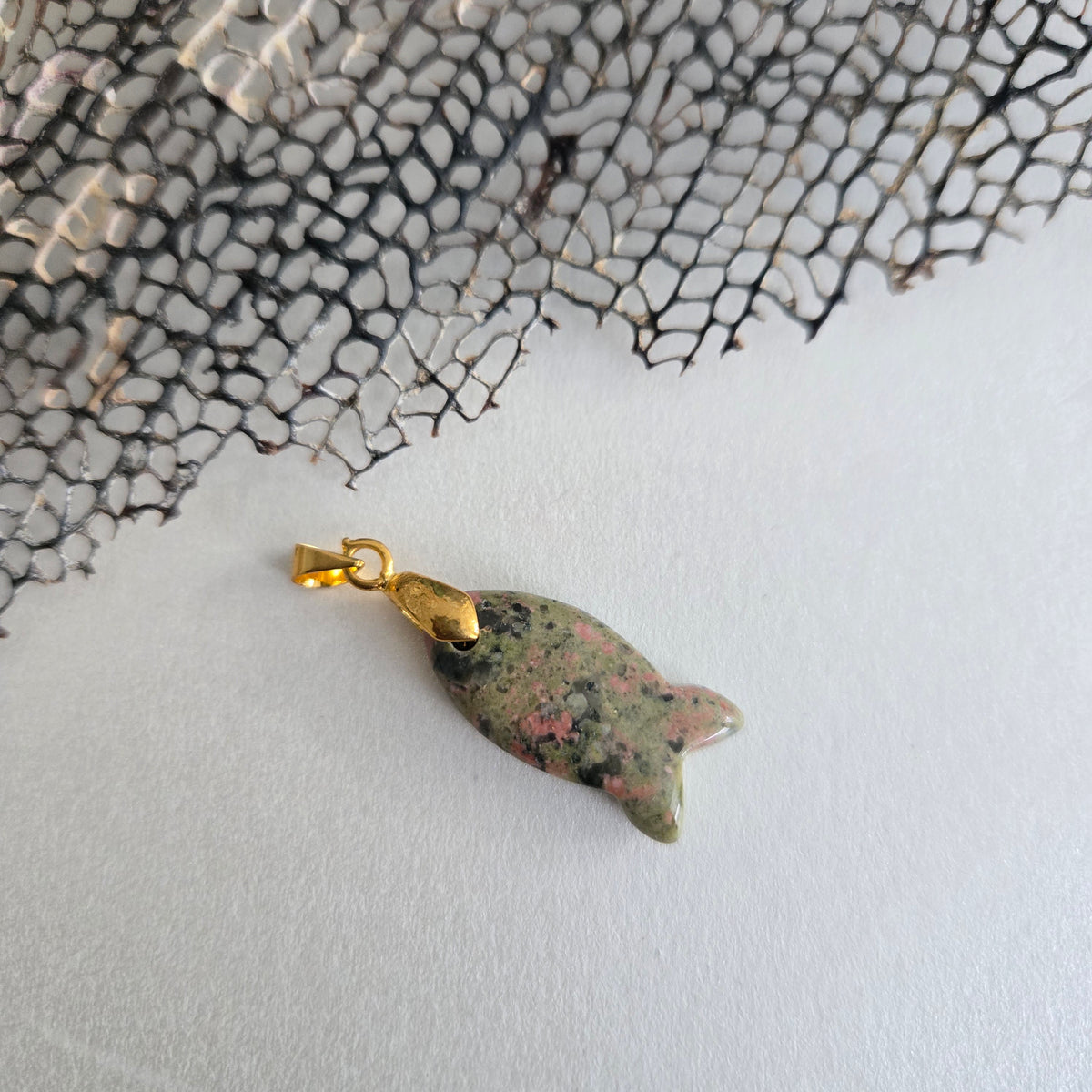 Charm Pez Piedra Natural