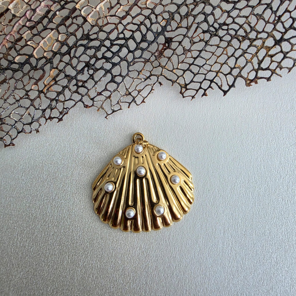 Charm Concha Perlada